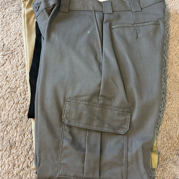 Dickies Pant Bundle- like new sizes 36,34,34,34 - 2 new and 2 like new - Picture 5 of 8
